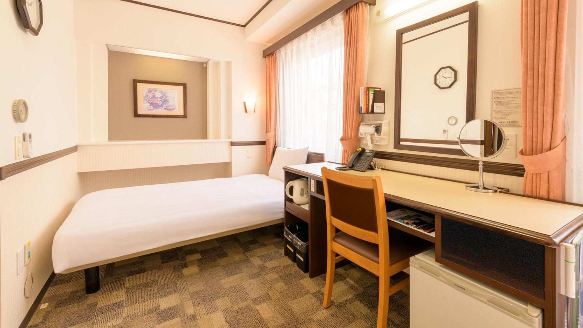 Toyoko Inn Fukushima Eki Nishi Guchi Habitación foto